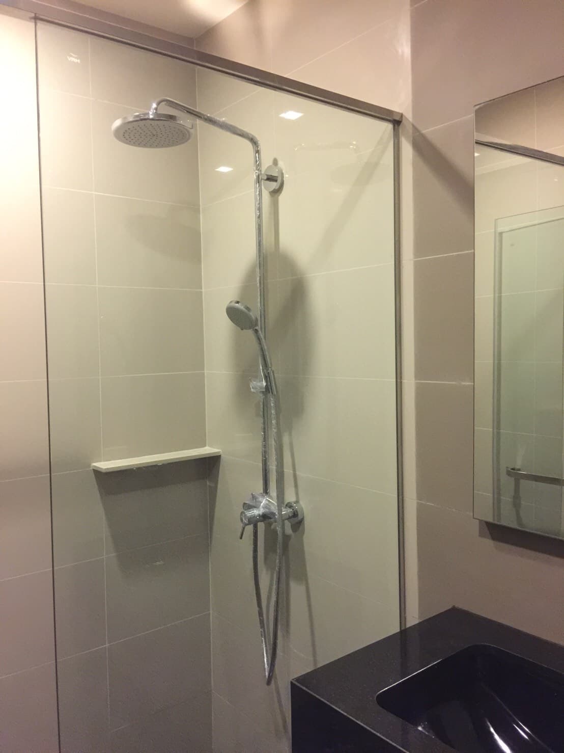9686 – 301_bathroom.jpg