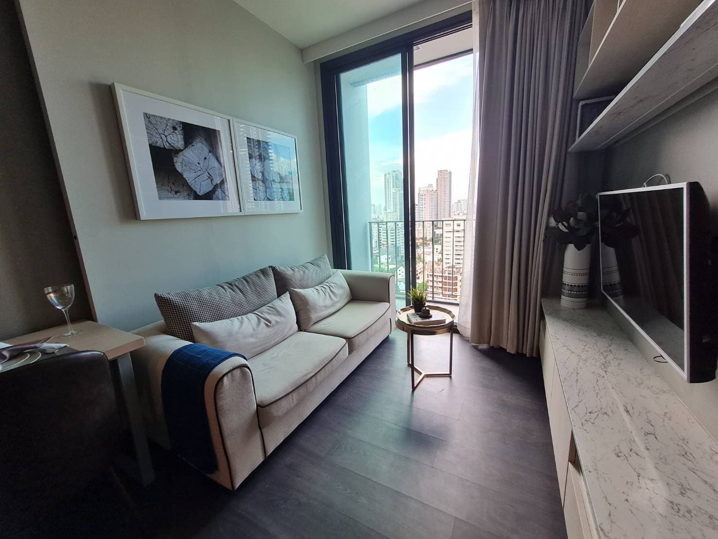 9689 – 102_living_room.jpg