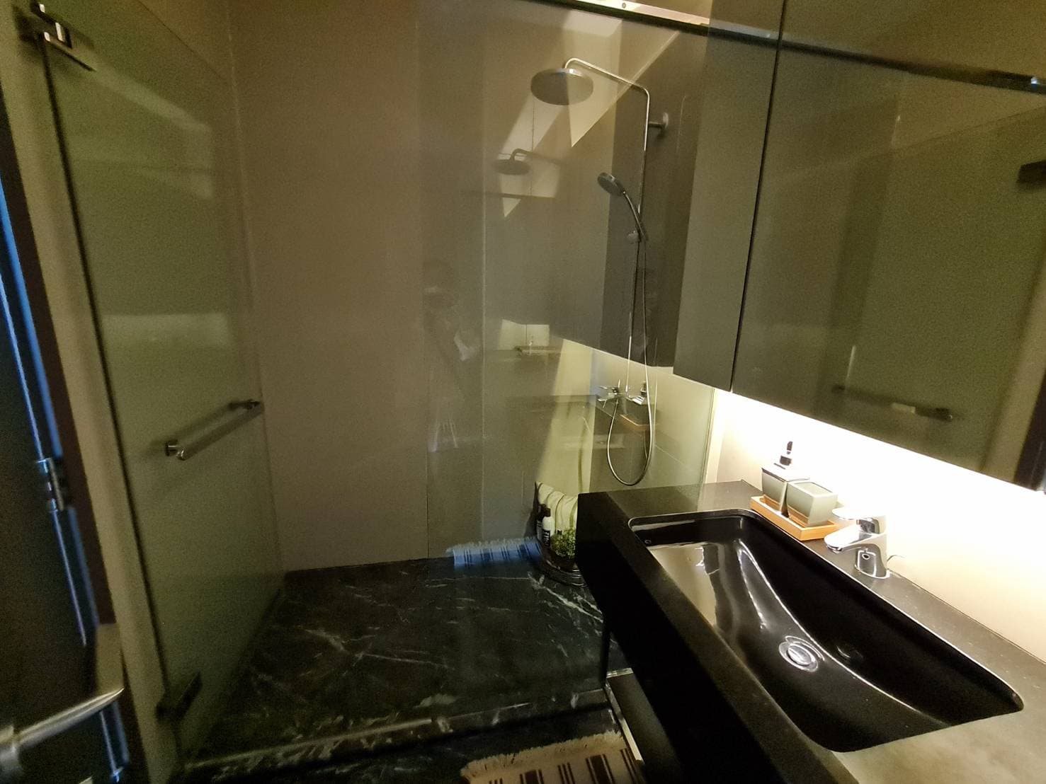 9690 – 301_bathroom.jpg