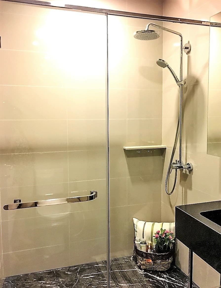 9690 – 302_bathroom.jpg