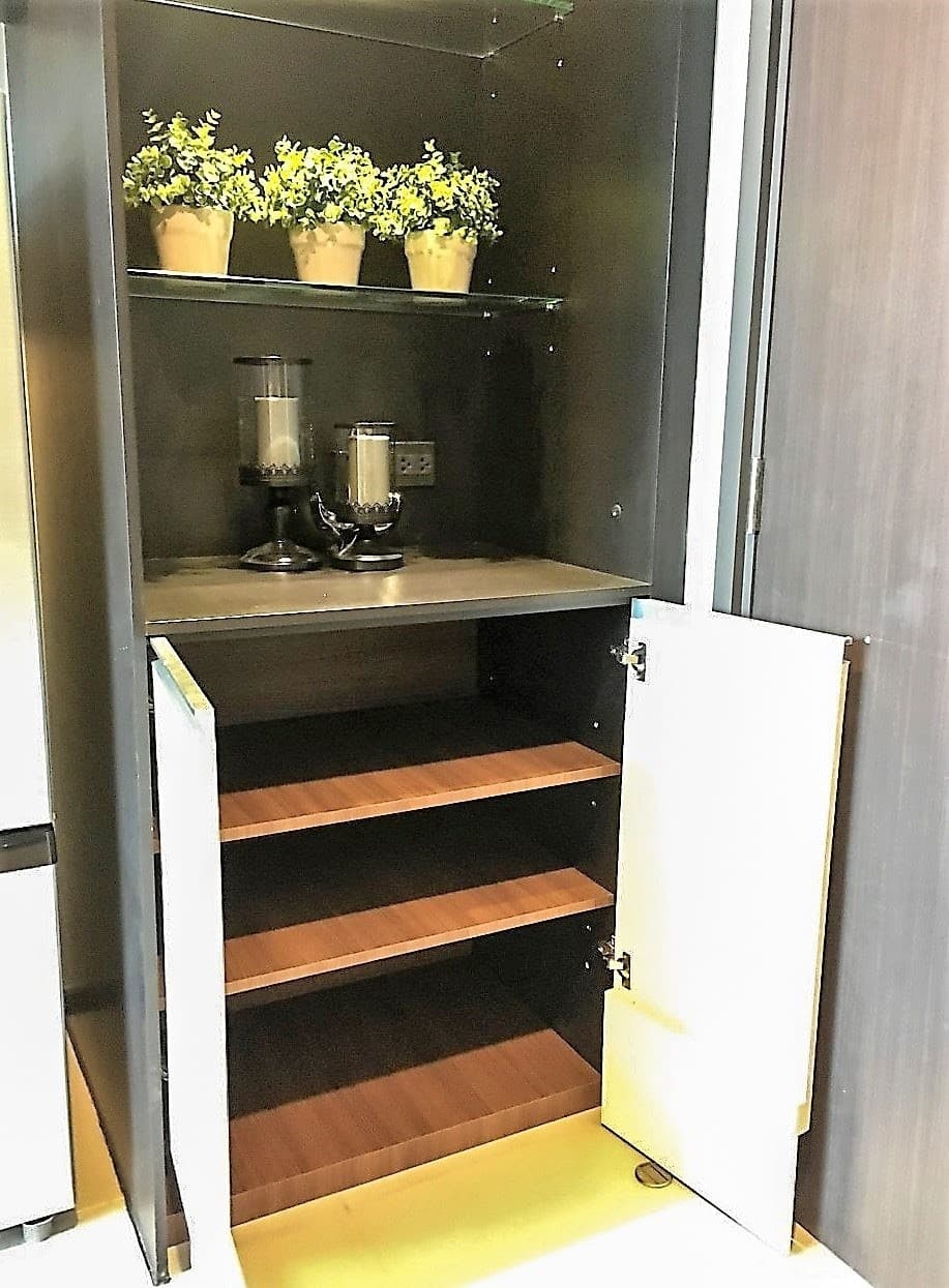 9690 – 402_kitchen.jpg