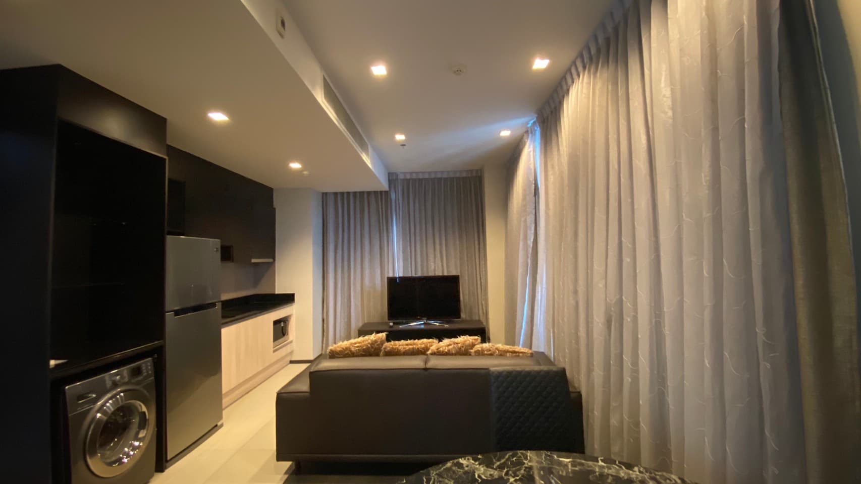 9716 – 102_living_room.jpg