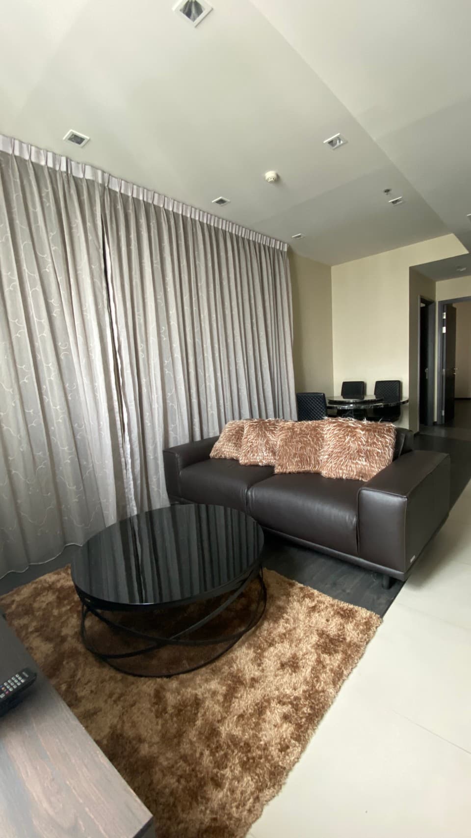 9716 – 103_living_room.jpg