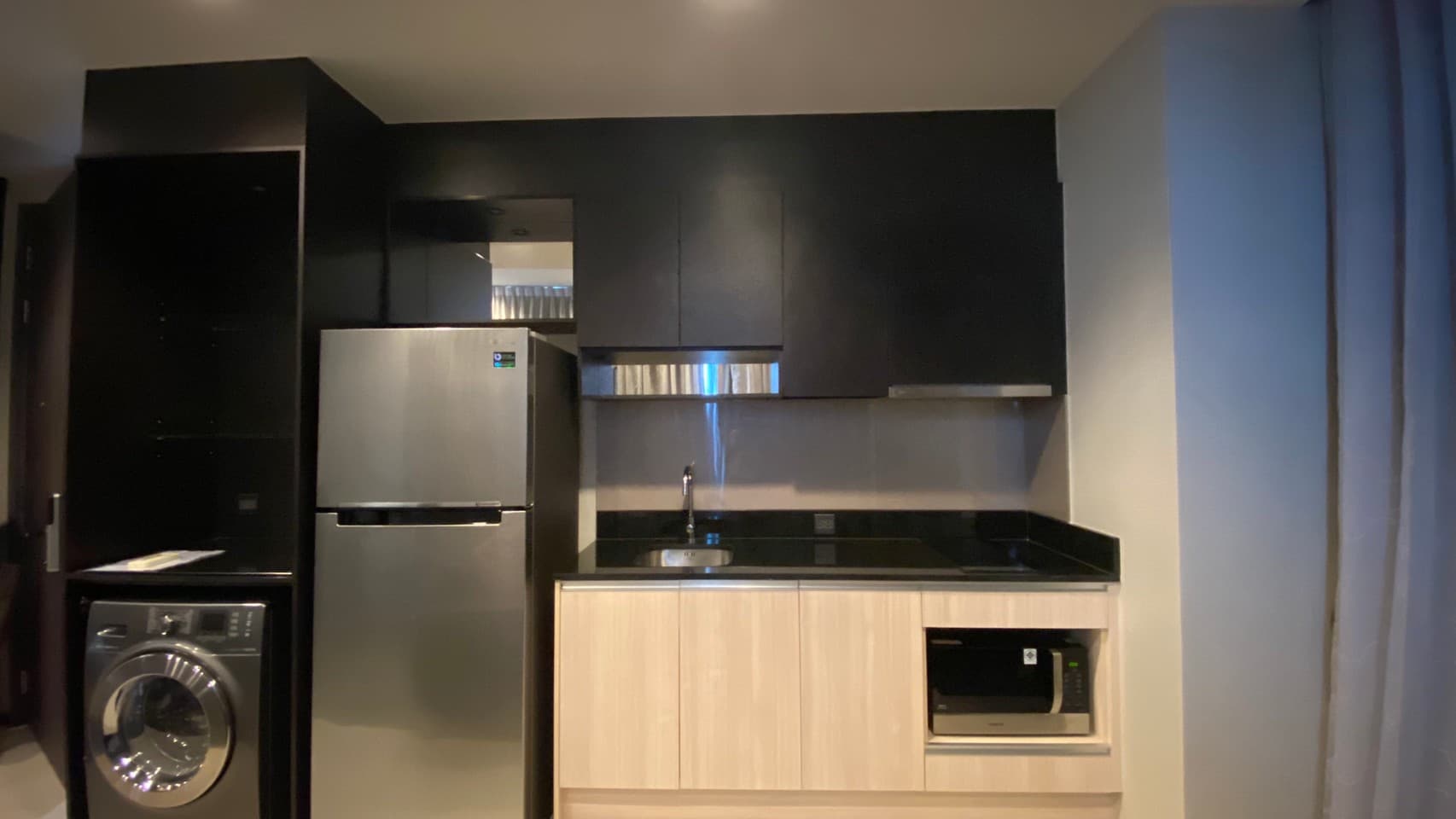 9716 – 401_kitchen.jpg